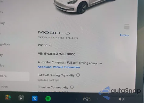 2021 Tesla Model 3 Standard Range Plus Rear-Wheel Drive z USA, uszkodzony, nr VIN 5YJ3E1EA7MF976855